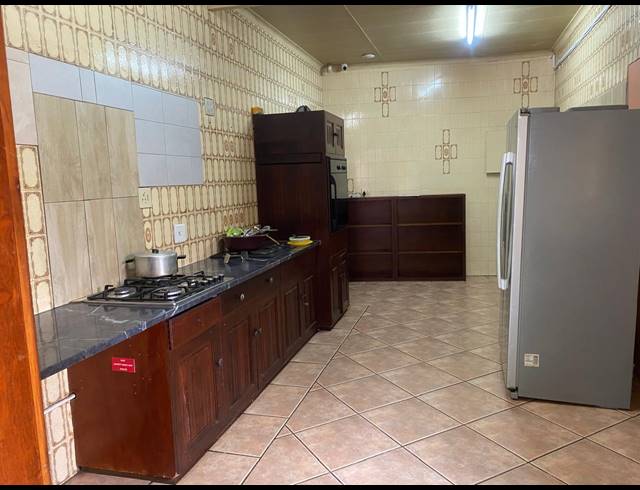 20 BEDROOM HOUSE FOR SALE IN BEDWORTH PARK